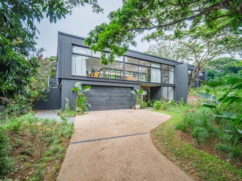 Large Family Home For Sale in Elaleni - Photo 3