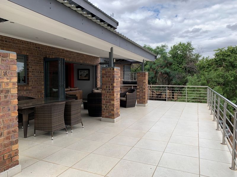 Architectural Masterpiece with Breathtaking Bushveld Views - Photo 8