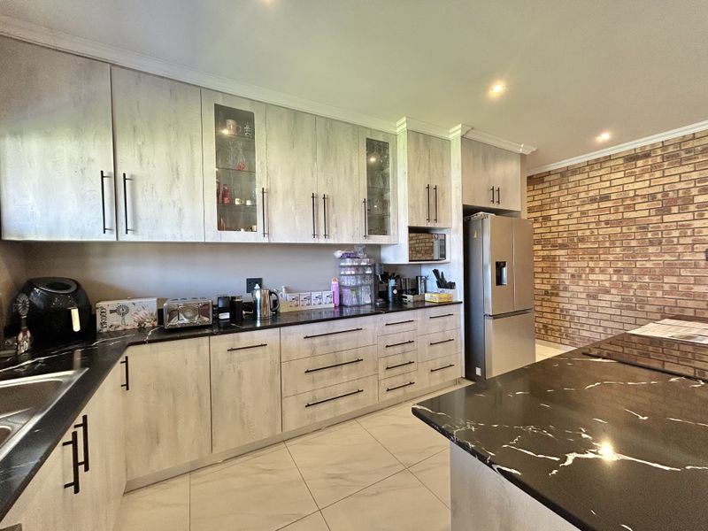 Modern Comfort Meets Family-Friendly Design - Photo 7