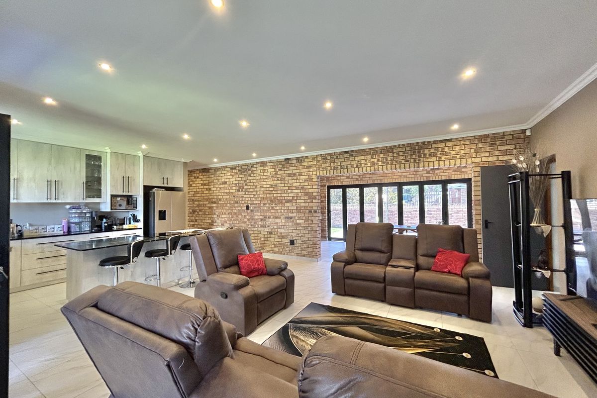 Modern Comfort Meets Family-Friendly Design - Photo 2