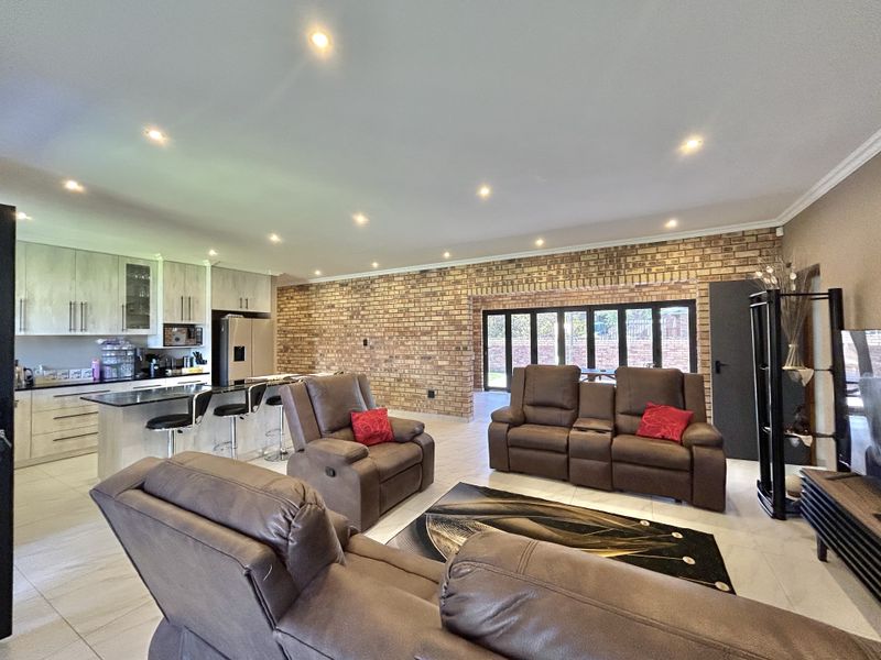 Modern Comfort Meets Family-Friendly Design - Photo 2