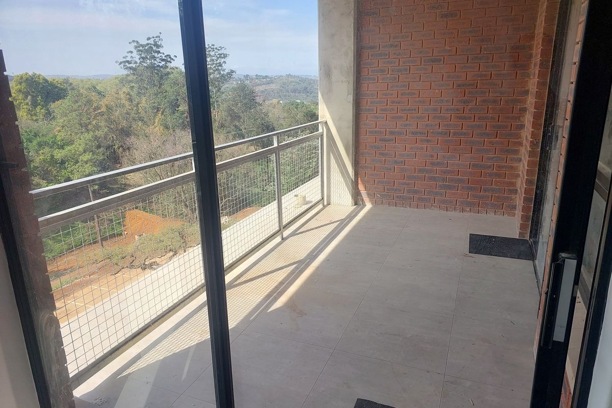 Modern Loft living in the heart of Athlone - Style meets Convenience - Photo 3