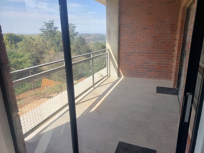 Modern Loft living in the heart of Athlone - Style meets Convenience - Photo 3