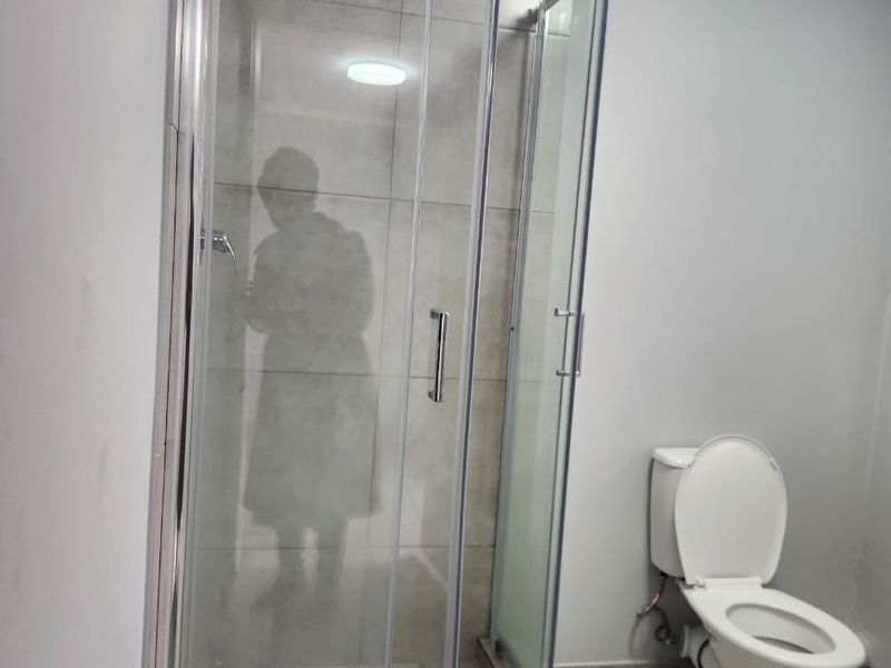 Modern Loft living in the heart of Athlone - Style meets Convenience - Photo 9