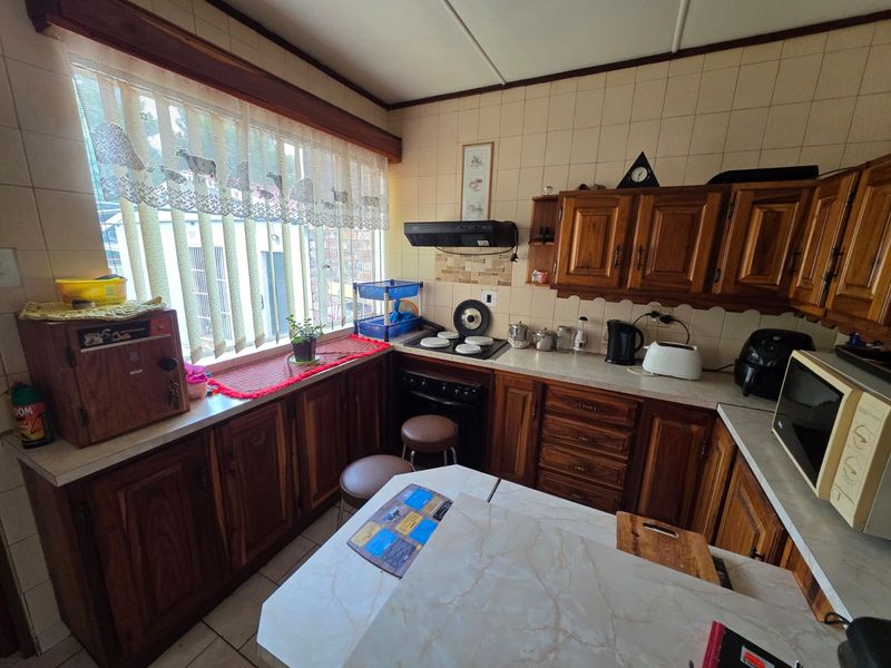 Beautiful House for Sale in Sasolburg! - Photo 9