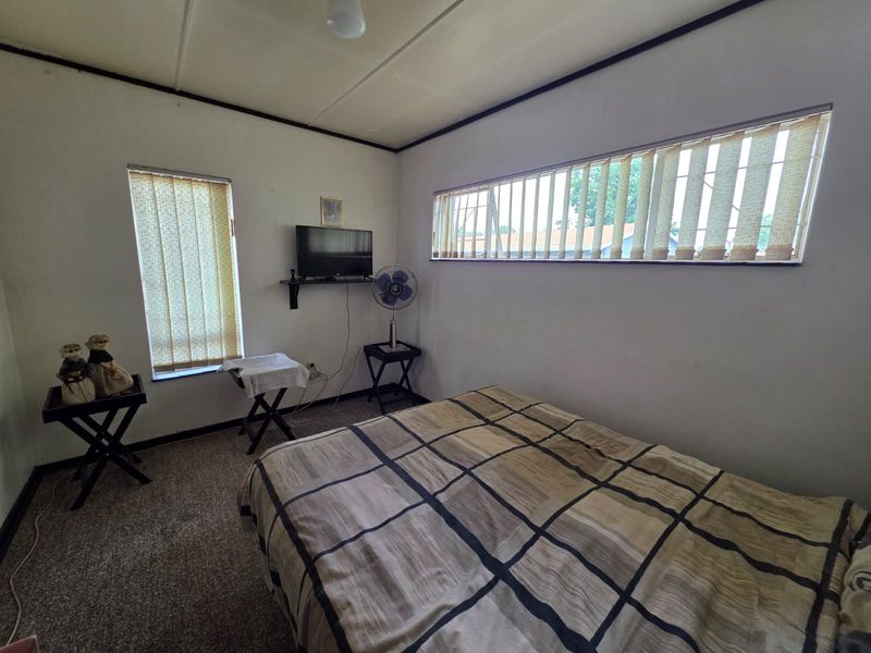 Beautiful House for Sale in Sasolburg! - Photo 8