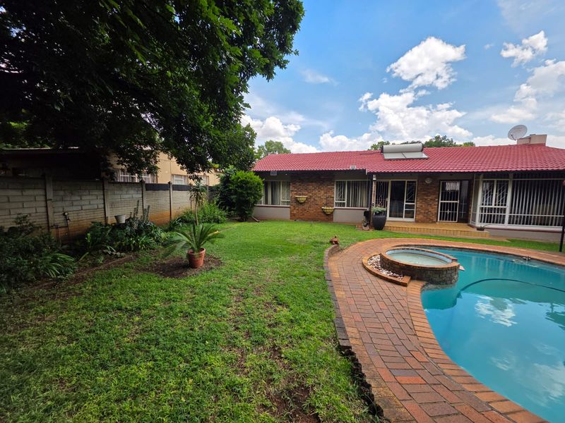 Beautiful House for Sale in Sasolburg! - Photo 2
