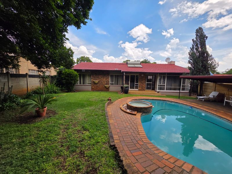 Beautiful House for Sale in Sasolburg! - Photo 3