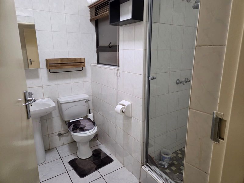 Two bedroom townhouse for rent in a complex within Waterford Estate. Available at short notice. - Photo 9