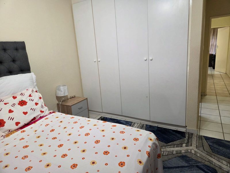 Two bedroom townhouse for rent in a complex within Waterford Estate. Available at short notice. - Photo 8