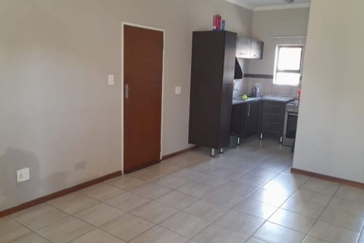 Modern 2-Bedroom Townhouse in Terra Nova, Trichardt - Photo 2