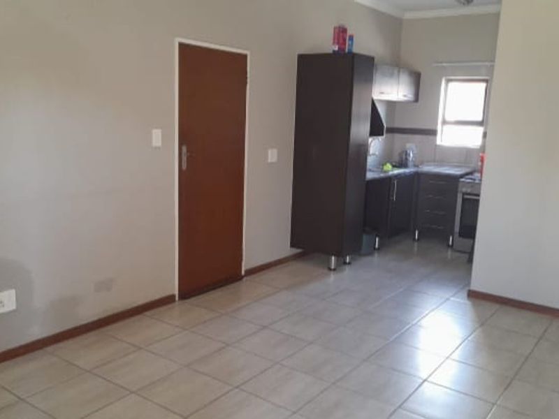 Modern 2-Bedroom Townhouse in Terra Nova, Trichardt - Photo 2