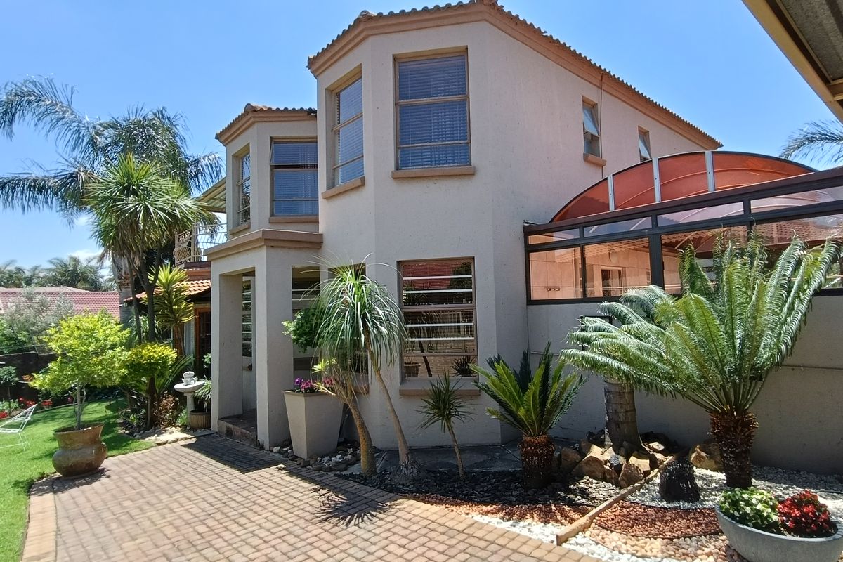 Beautiful property walking distance from Cambridge! - Photo 2