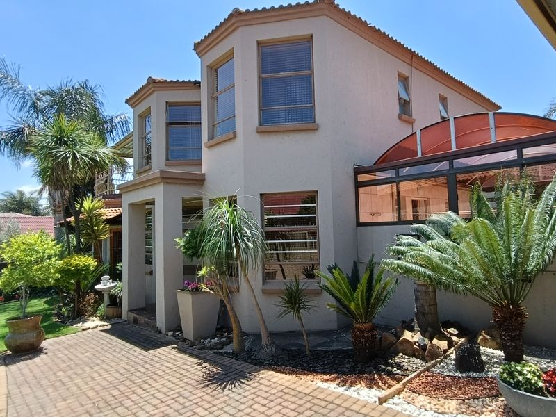 Beautiful property walking distance from Cambridge! - Photo 2