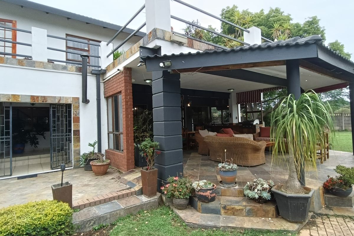 Perfect guesthouse or family compound. - Photo 2