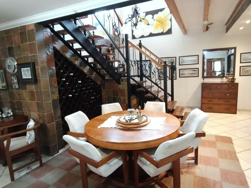 Perfect guesthouse or family compound. - Photo 9