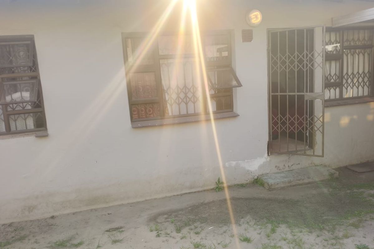 Affordable Home with Huge Yard – 608m2! - Photo 2