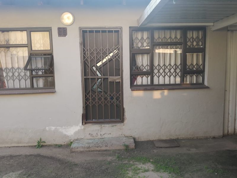 Affordable Home with Huge Yard – 608m2! - Photo 3