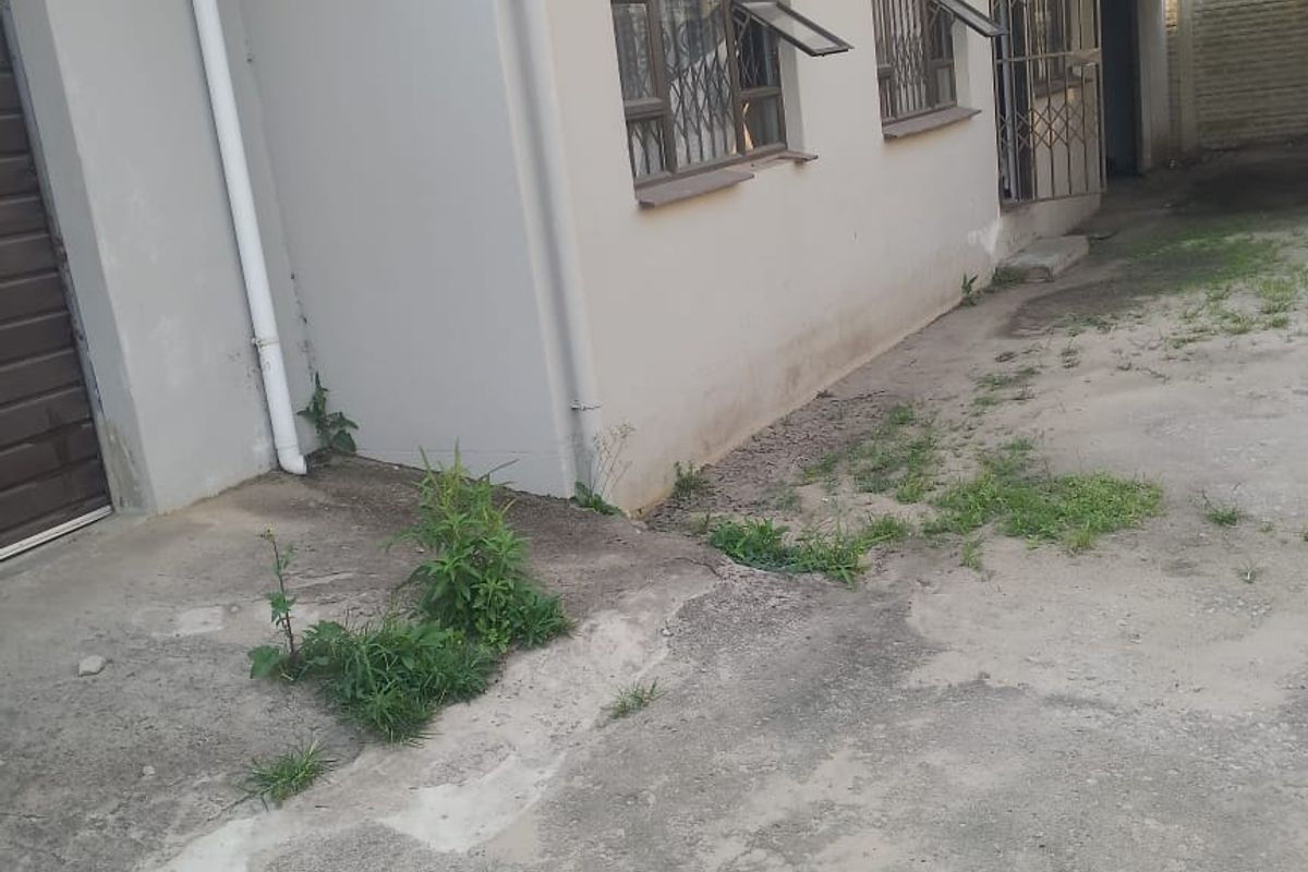 Affordable Home with Huge Yard – 608m2! - Photo 4