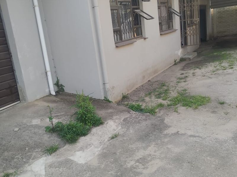 Affordable Home with Huge Yard – 608m2! - Photo 4