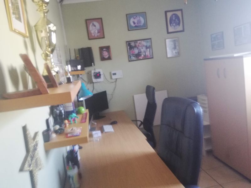 Beautiful 3-Bedroom Family Home for Sale! - Photo 10