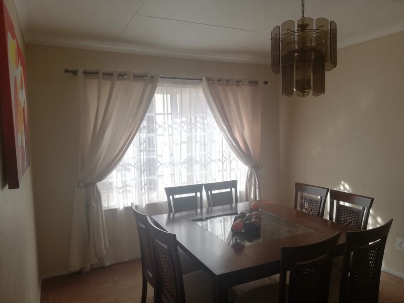 Beautiful 3-Bedroom Family Home for Sale! - Photo 2