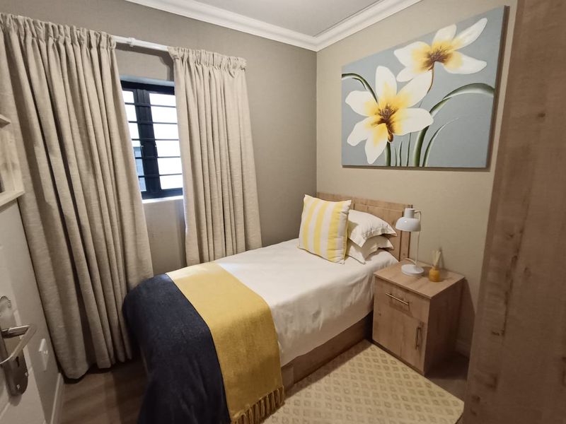 Modern 3 Bedroom Family Unit - Photo 8