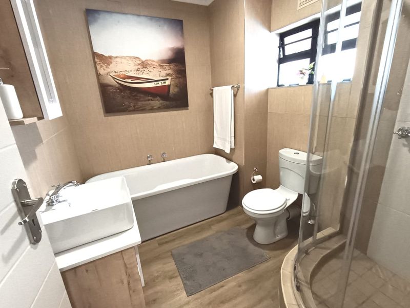 Modern 3 Bedroom Family Unit - Photo 9