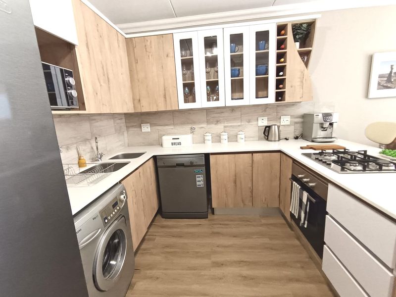 Modern 3 Bedroom Family Unit - Photo 6