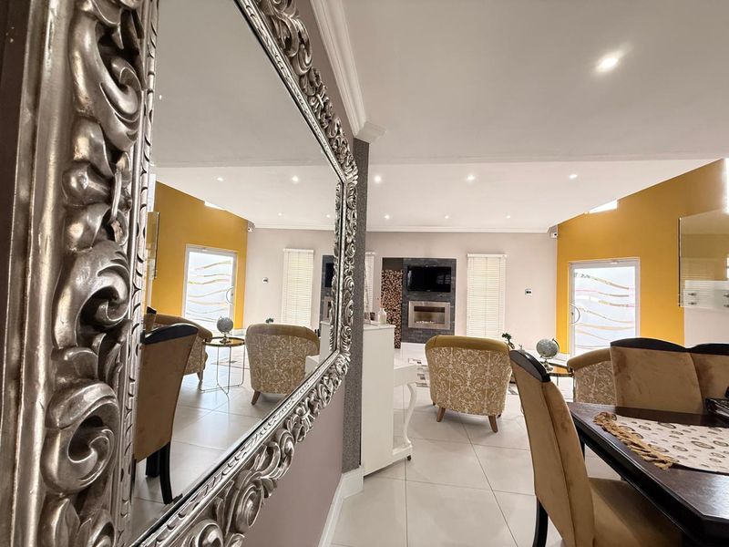 Aviary Hill Upmarket 4 Bedroom Townhouse - Photo 10