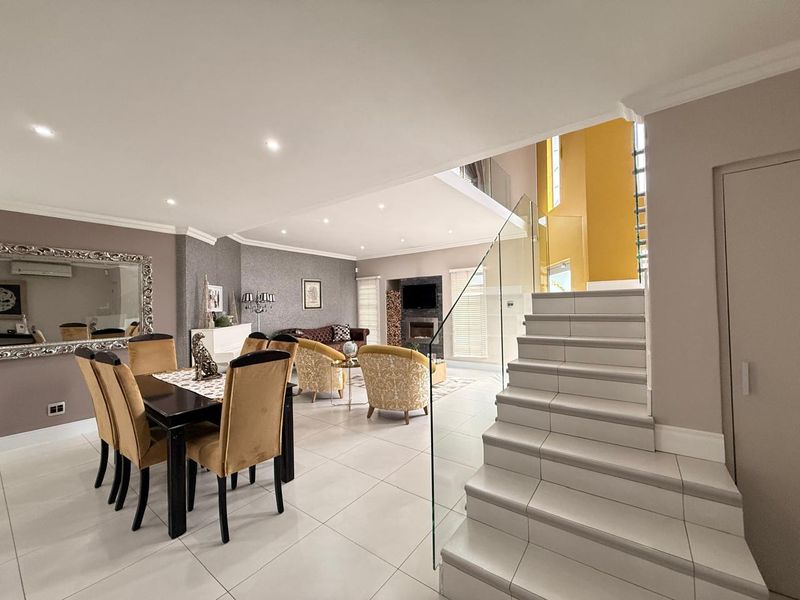 Aviary Hill Upmarket 4 Bedroom Townhouse - Photo 8