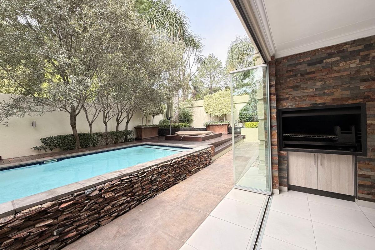 Aviary Hill Upmarket 4 Bedroom Townhouse - Photo 2