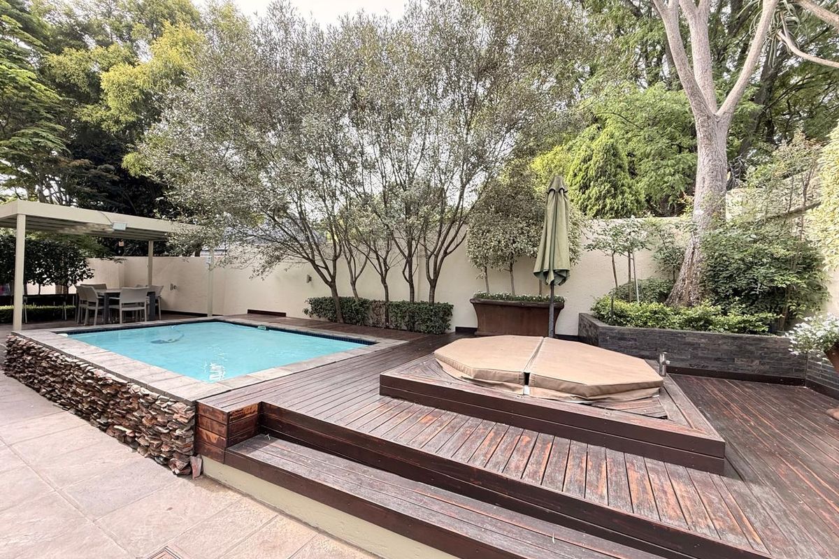 Aviary Hill Upmarket 4 Bedroom Townhouse - Photo 5