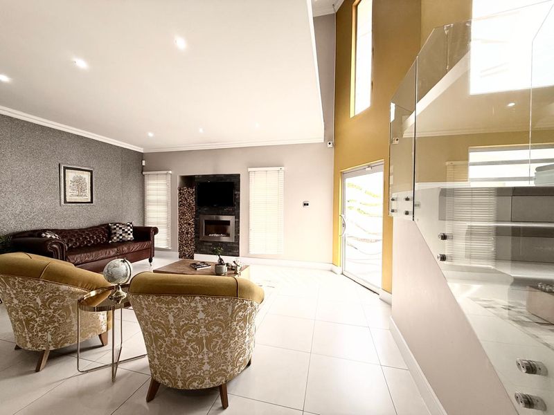 Aviary Hill Upmarket 4 Bedroom Townhouse - Photo 7