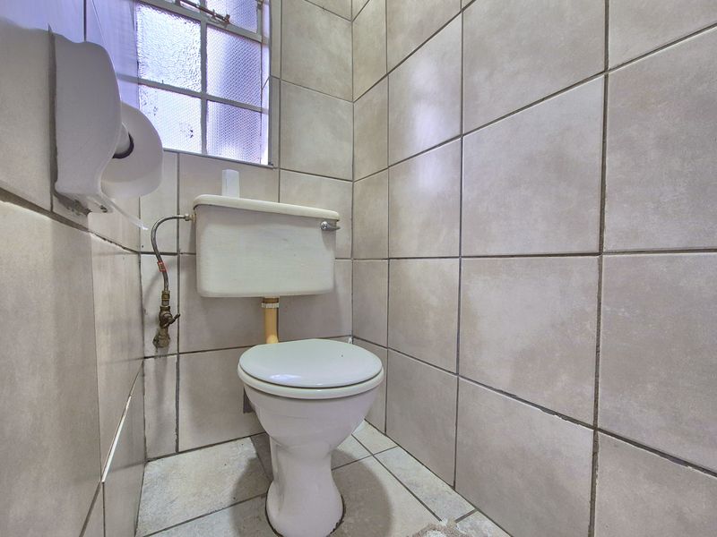 Gorgeously Maintained Townhouse For Sale! - Photo 10