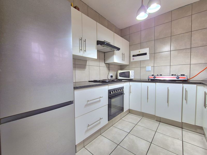 Gorgeously Maintained Townhouse For Sale! - Photo 7