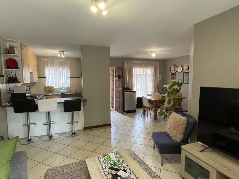 Modern 2-Bedroom Townhouse for Sale in Parklands Complex, Centurion - Photo 1
