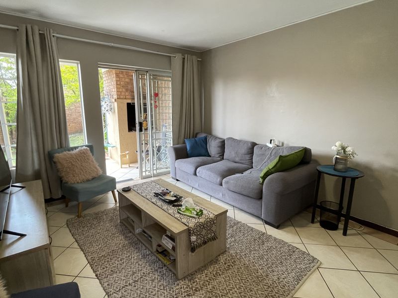 Modern 2-Bedroom Townhouse for Sale in Parklands Complex, Centurion - Photo 9