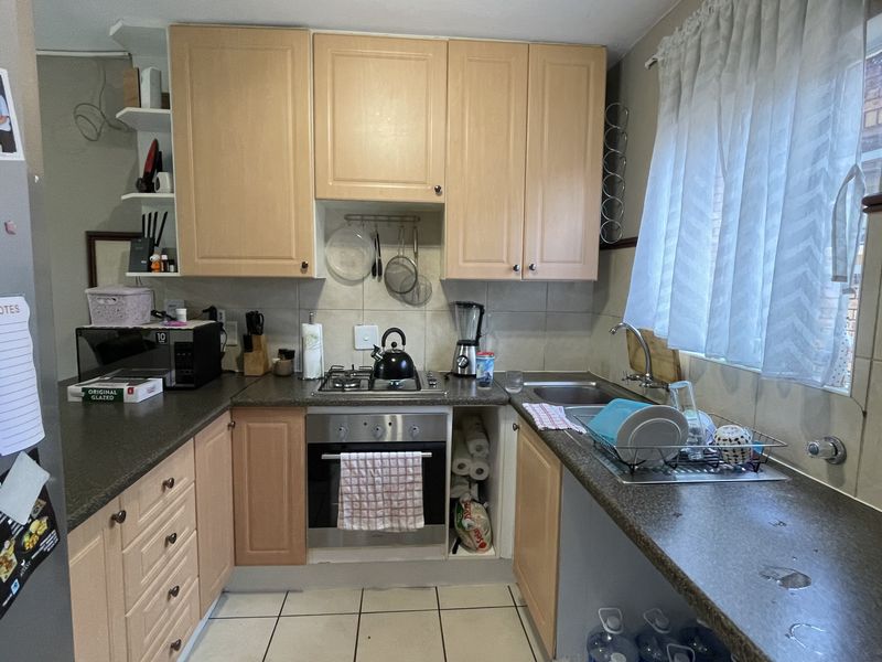 Modern 2-Bedroom Townhouse for Sale in Parklands Complex, Centurion - Photo 10