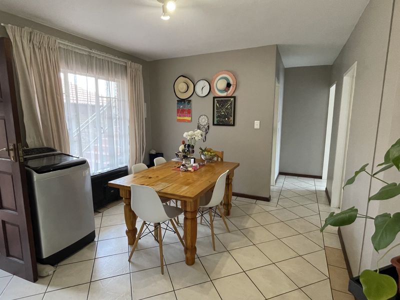 Modern 2-Bedroom Townhouse for Sale in Parklands Complex, Centurion - Photo 8