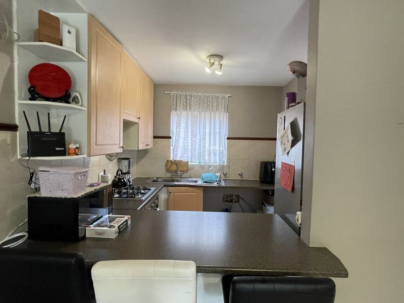 Modern 2-Bedroom Townhouse for Sale in Parklands Complex, Centurion - Photo 7