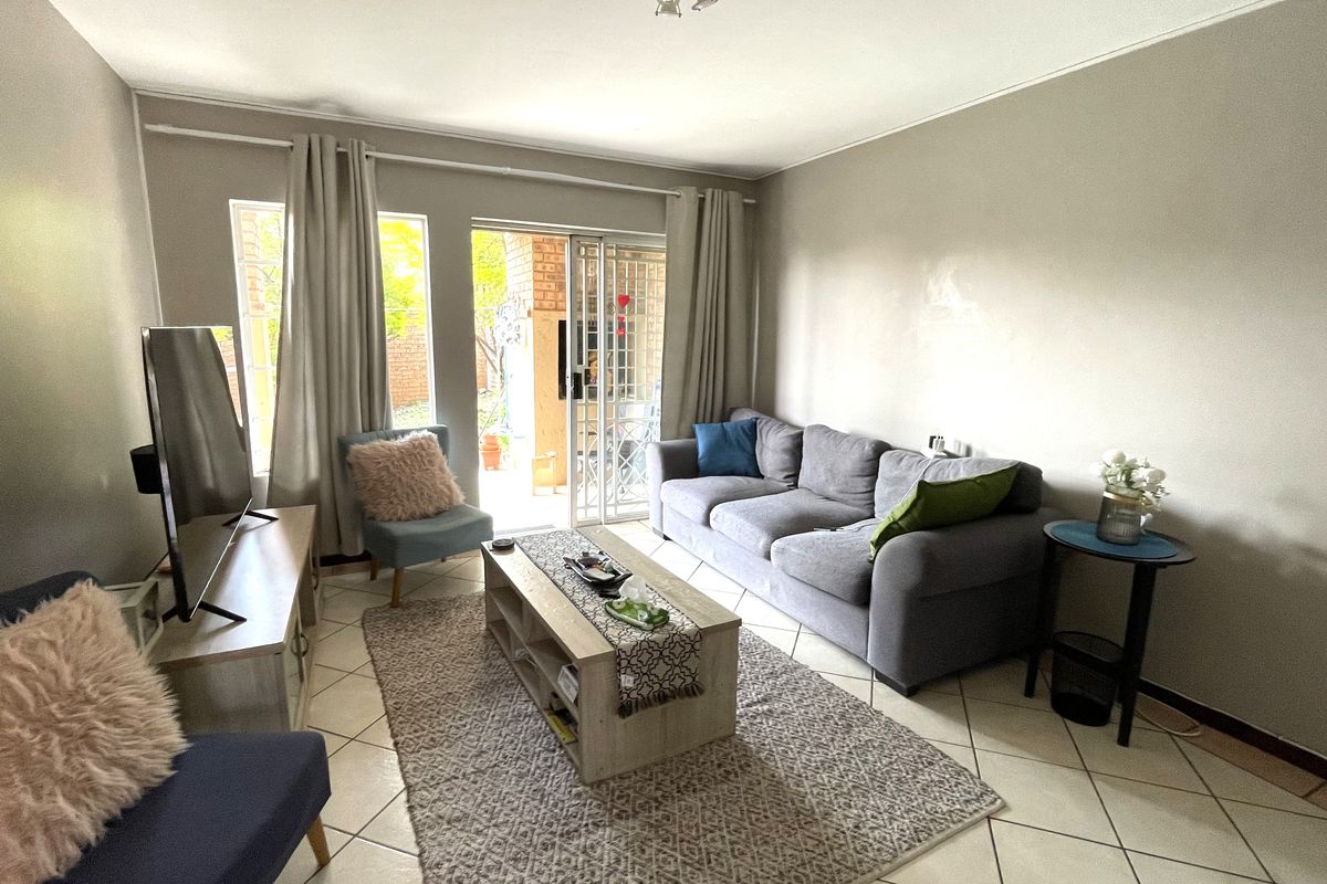 Modern 2-Bedroom Townhouse for Sale in Parklands Complex, Centurion - Photo 3