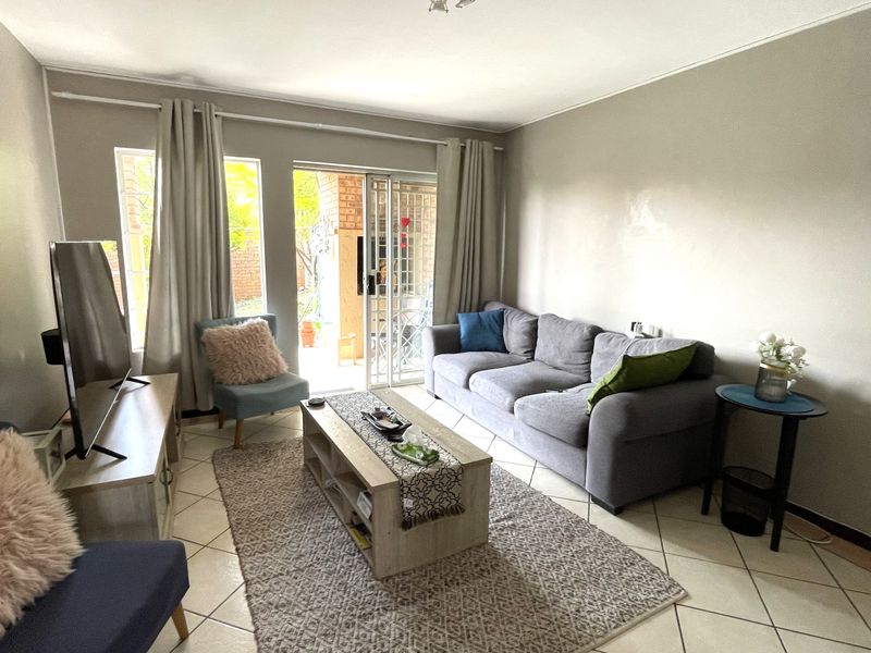 Modern 2-Bedroom Townhouse for Sale in Parklands Complex, Centurion - Photo 3