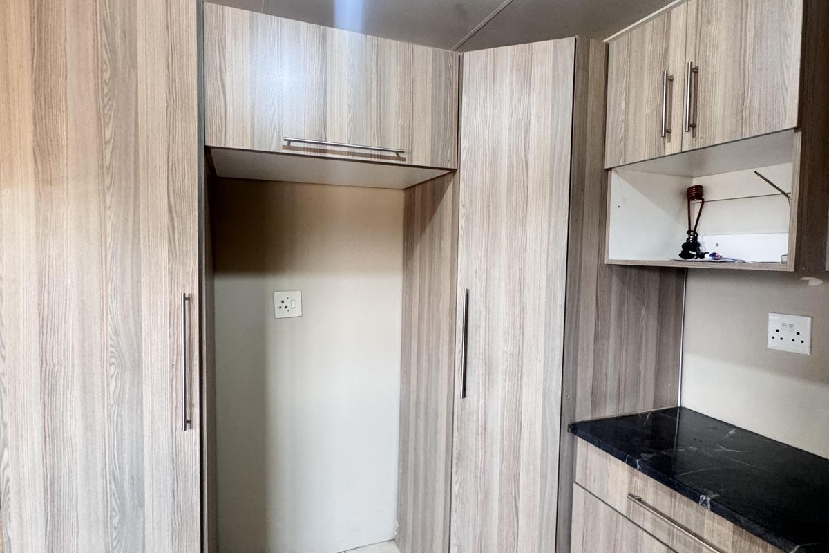 Spacious 4-Bedroom House for Rent with Modern Kitchen and Great Security - Photo 2