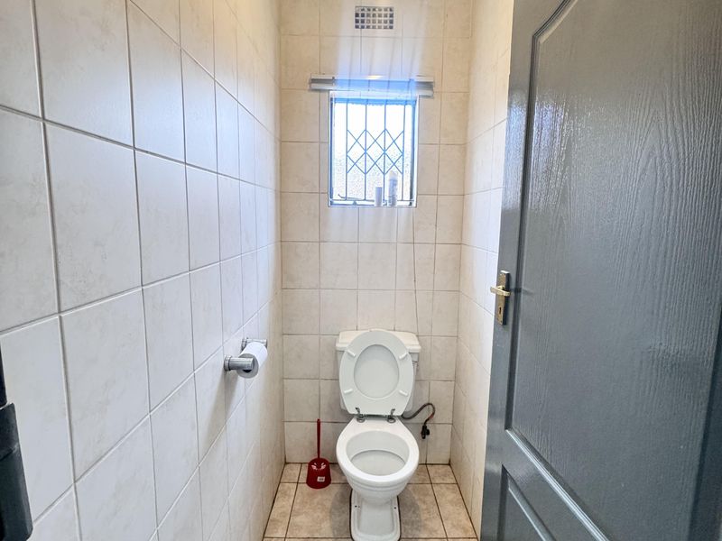 Spacious 4-Bedroom House for Rent with Modern Kitchen and Great Security - Photo 9