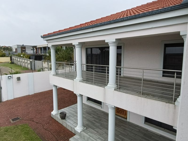 Beautiful modern home with a 2 bedroom flat! - Photo 5