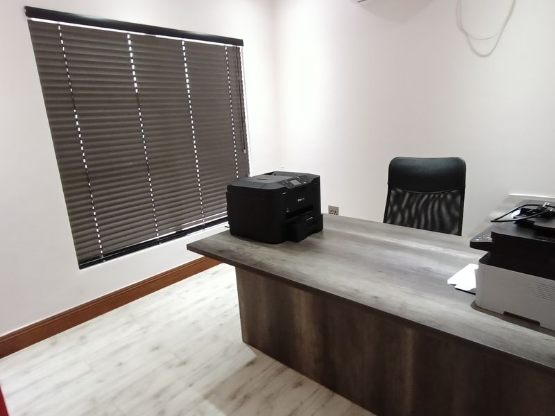 Beautiful modern home with a 2 bedroom flat! - Photo 9