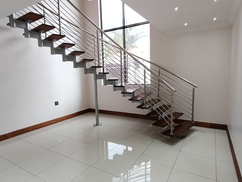 Beautiful modern home with a 2 bedroom flat! - Photo 8