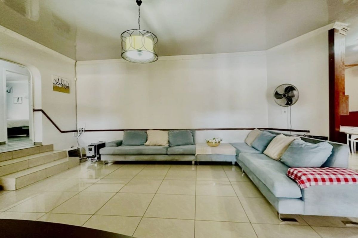 Luxury 5 Bedroom Family Living with Effortless Charm - Photo 4