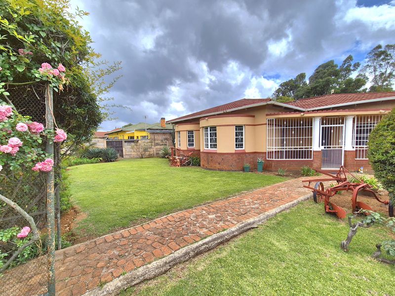 LOVELY HOME WITH A FLATLET FOR SALE! - Photo 2